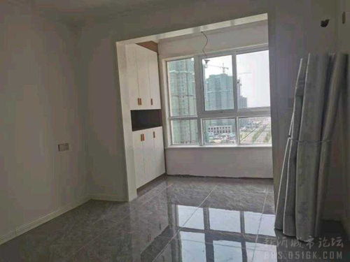 四季花城電梯房黃金樓層三室兩衛(wèi)，精裝拎包即住，首次出租